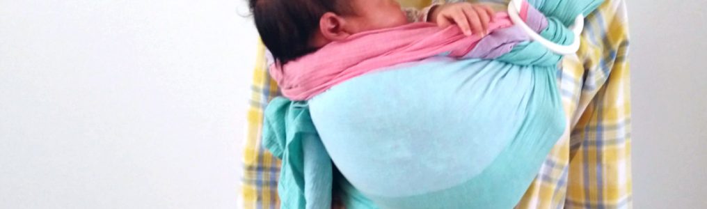 １か月の赤ちゃんをあっきースリングでまんまる抱っこ