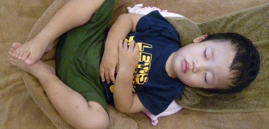 ３才児でも丸く寝る